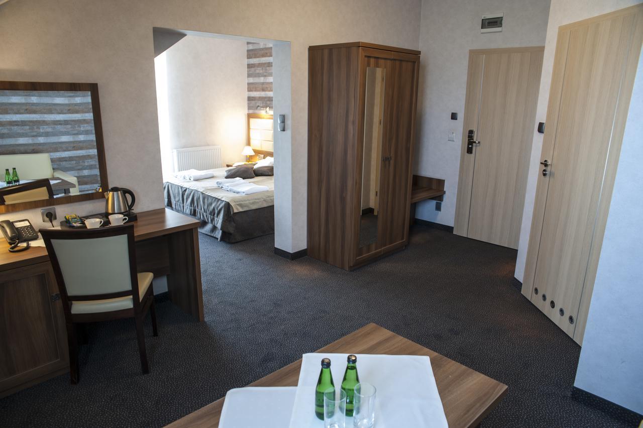 Hotel Pod Szyszkami Kozmin Bagian luar foto
