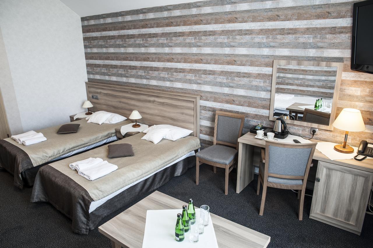 Hotel Pod Szyszkami Kozmin Bagian luar foto