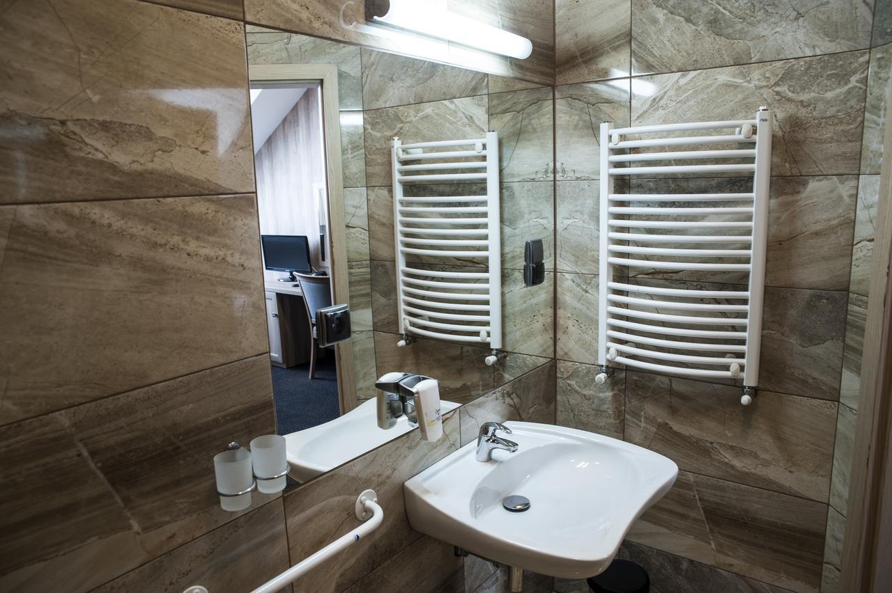 Hotel Pod Szyszkami Kozmin Bagian luar foto