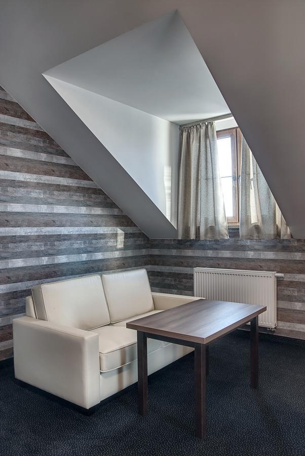 Hotel Pod Szyszkami Kozmin Bagian luar foto