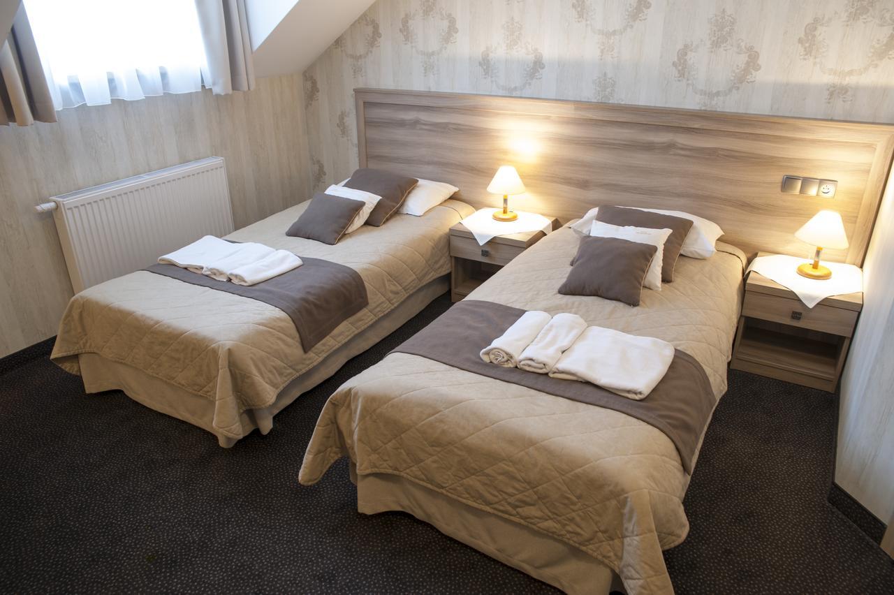 Hotel Pod Szyszkami Kozmin Bagian luar foto