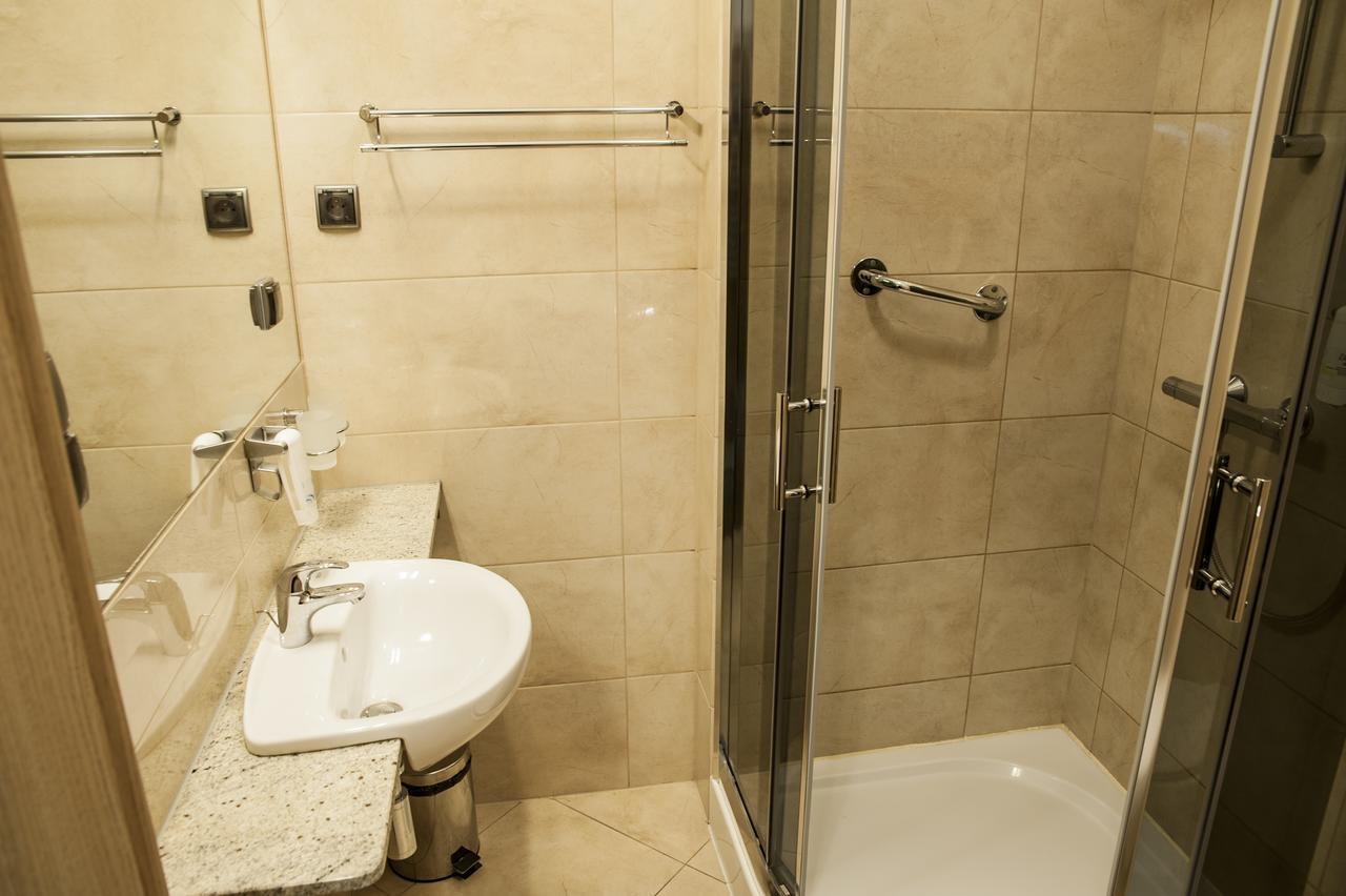 Hotel Pod Szyszkami Kozmin Bagian luar foto