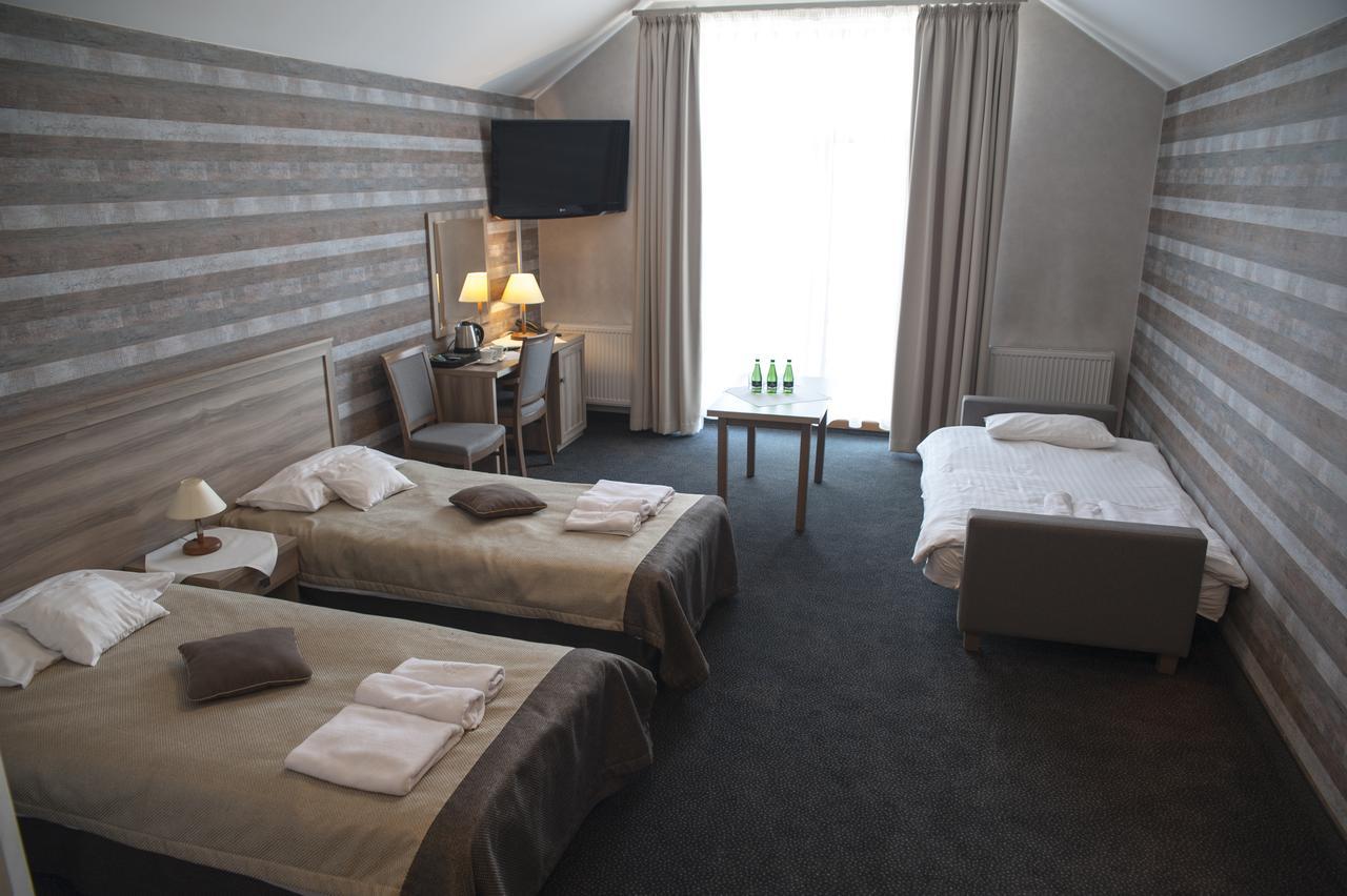 Hotel Pod Szyszkami Kozmin Bagian luar foto