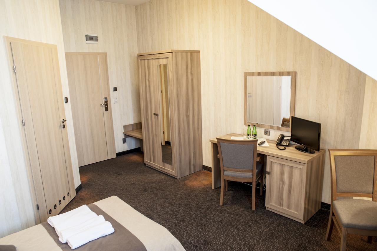 Hotel Pod Szyszkami Kozmin Bagian luar foto
